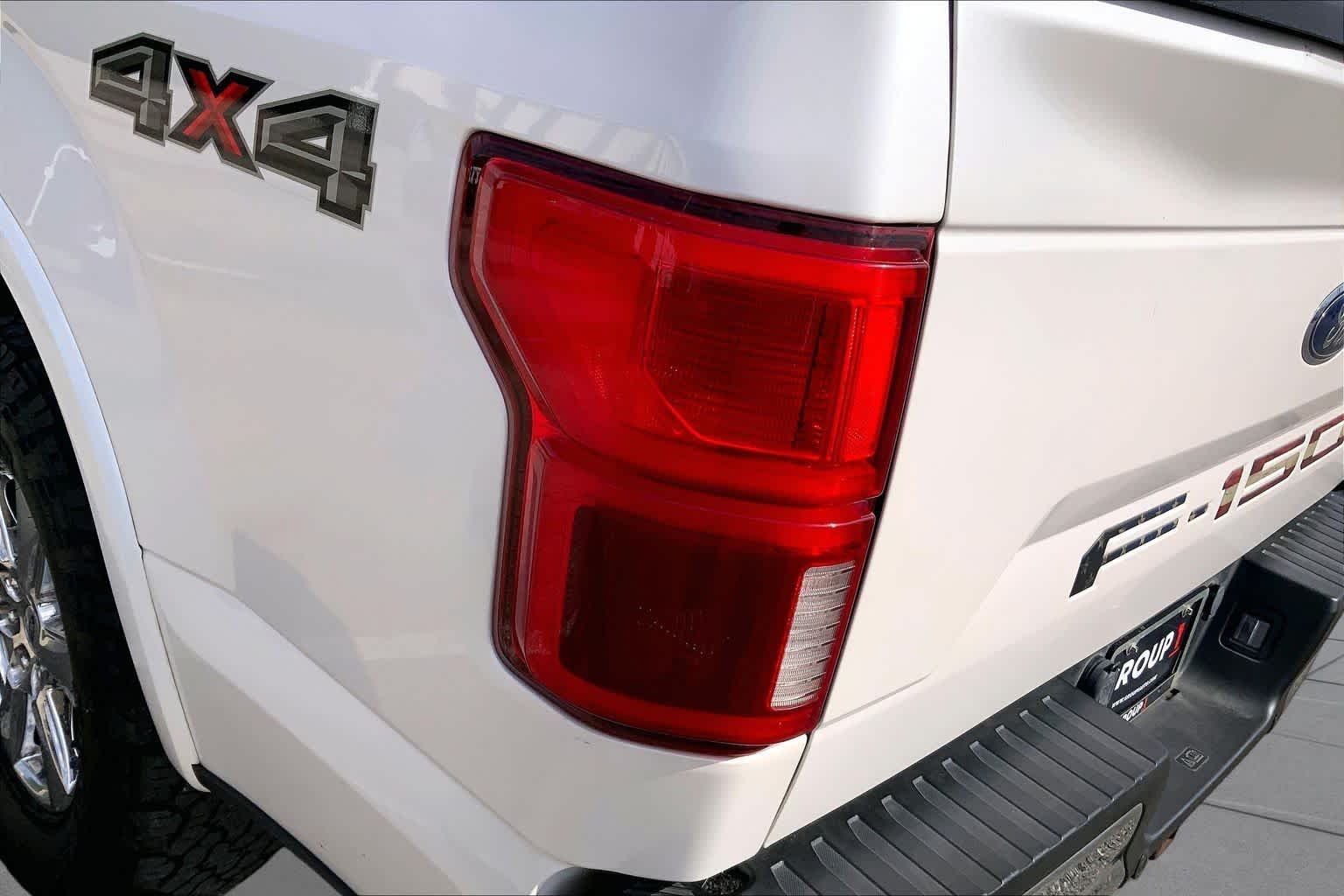 Used 2019 White Platinum Metallic Tri-Coat Ford LARIAT image 29