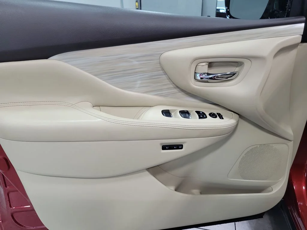 Used 2015 Red Nissan Platinum image 36