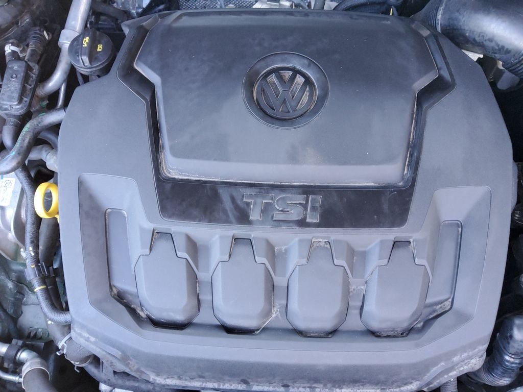 Used 2021  Volkswagen 2.0T SE image 21