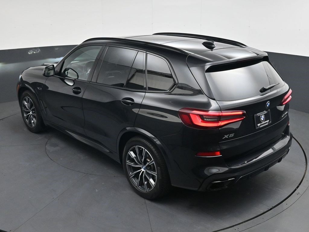 Used 2022 Black Sapphire Metallic BMW xDrive45e image 25