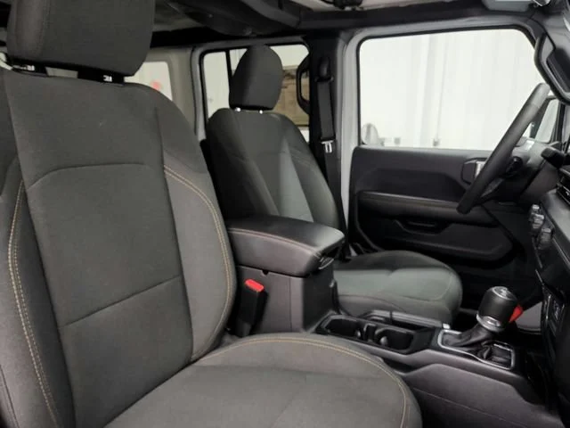 Used 2025 Bright White Cl Jeep Sahara image 36