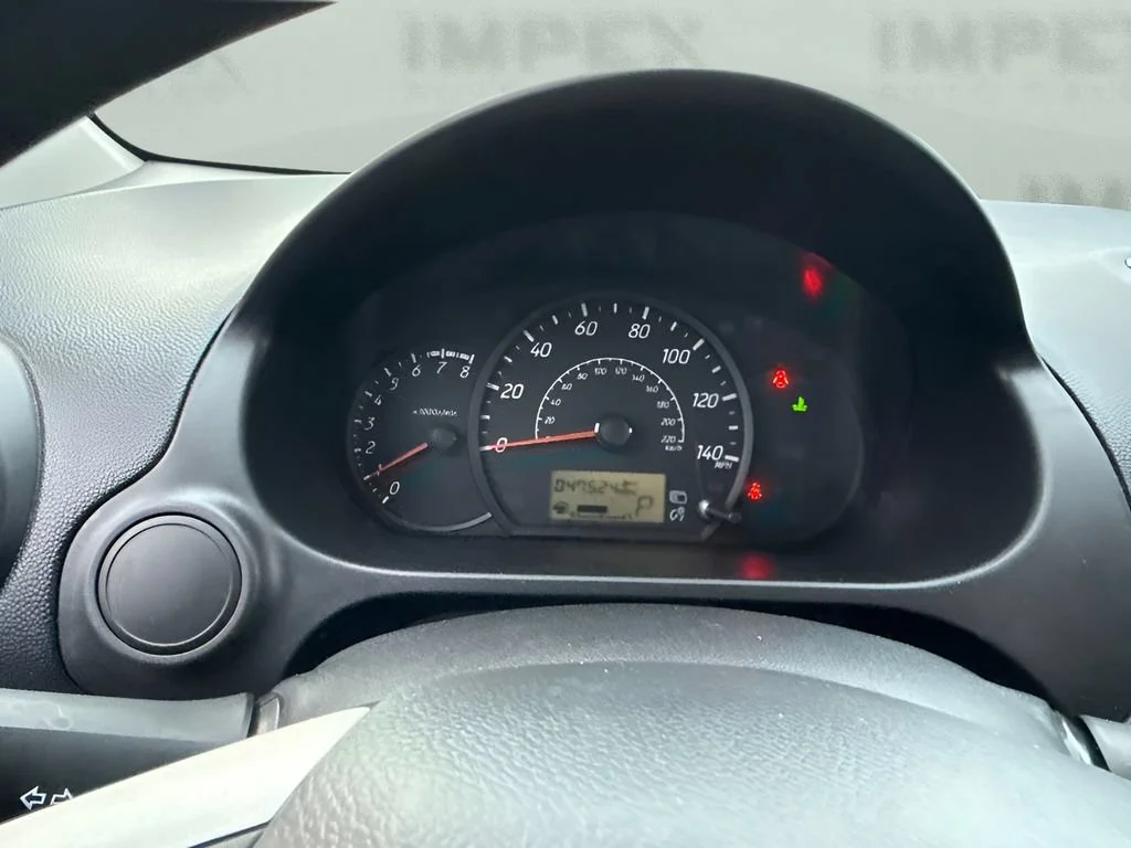 Used 2024 Silver Mitsubishi ES image 14