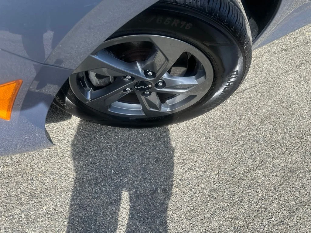 Used 2024 Silver Kia LXS image 2