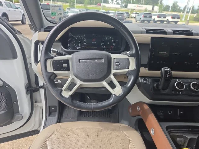 Used 2022 White Land Rover SE image 14