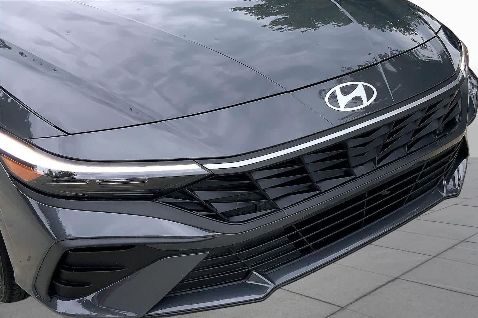 Certified Used 2025 Ecotronic Gray Hyundai SEL Sport image 29