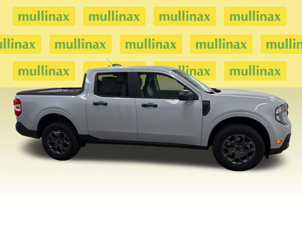 New 2026 White Ford XLT image 2