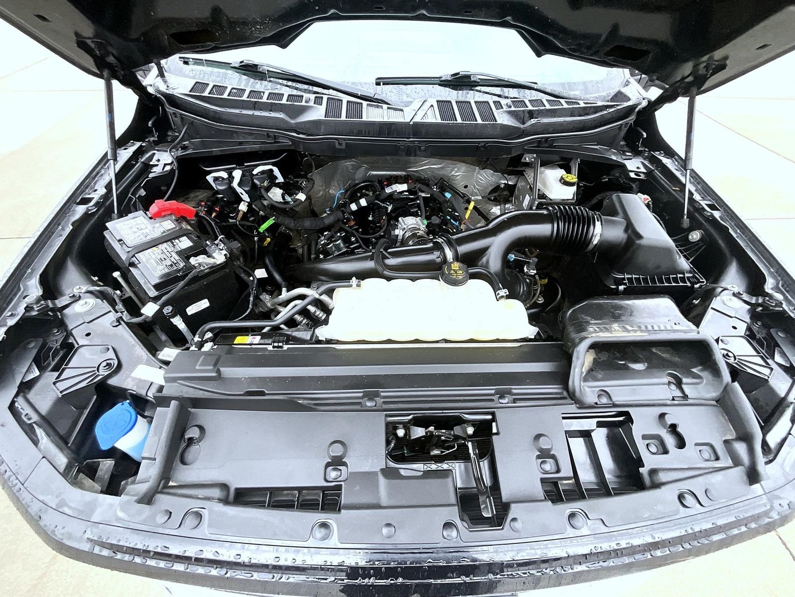 Used 2025 Gray Ford XLT image 26