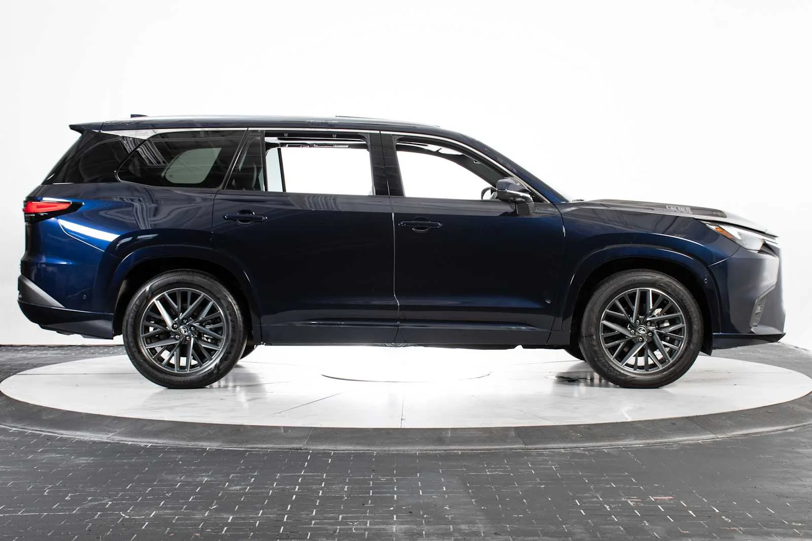 Used 2025 Nightfall Mica Lexus Premium image 6