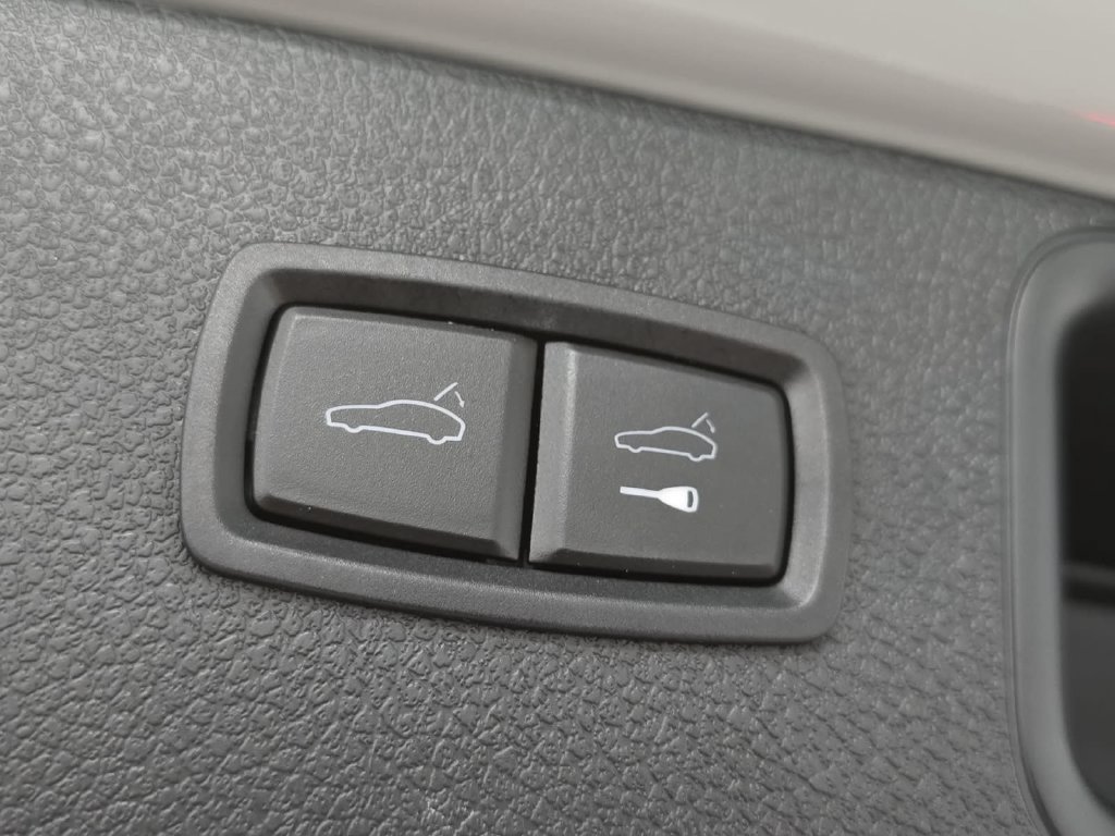 Certified Used 2023  Porsche  image 31