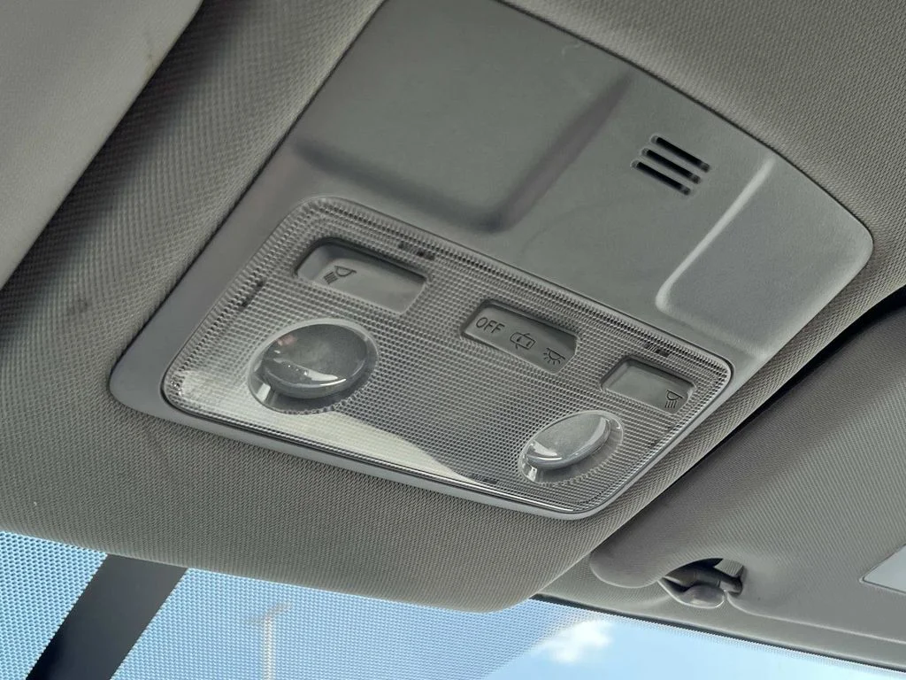 Used 2015 White Toyota LE image 39