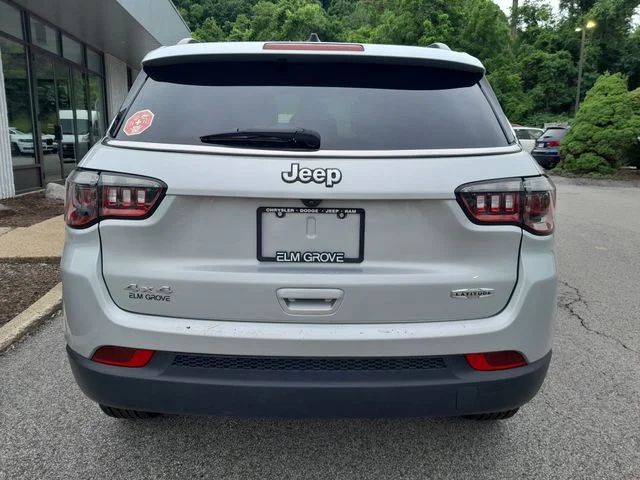 Used 2024 Silver Jeep Latitude image 6