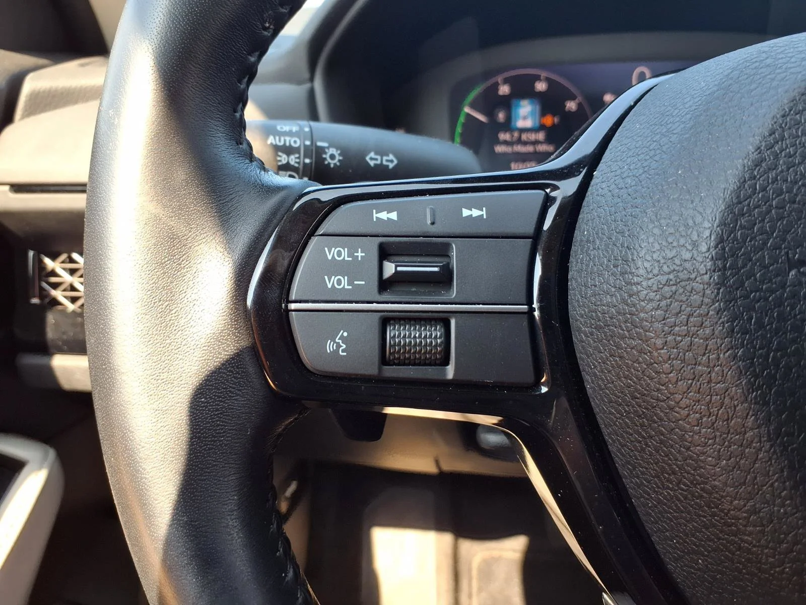 Used 2023 Platinum White Pearl Honda Touring image 15