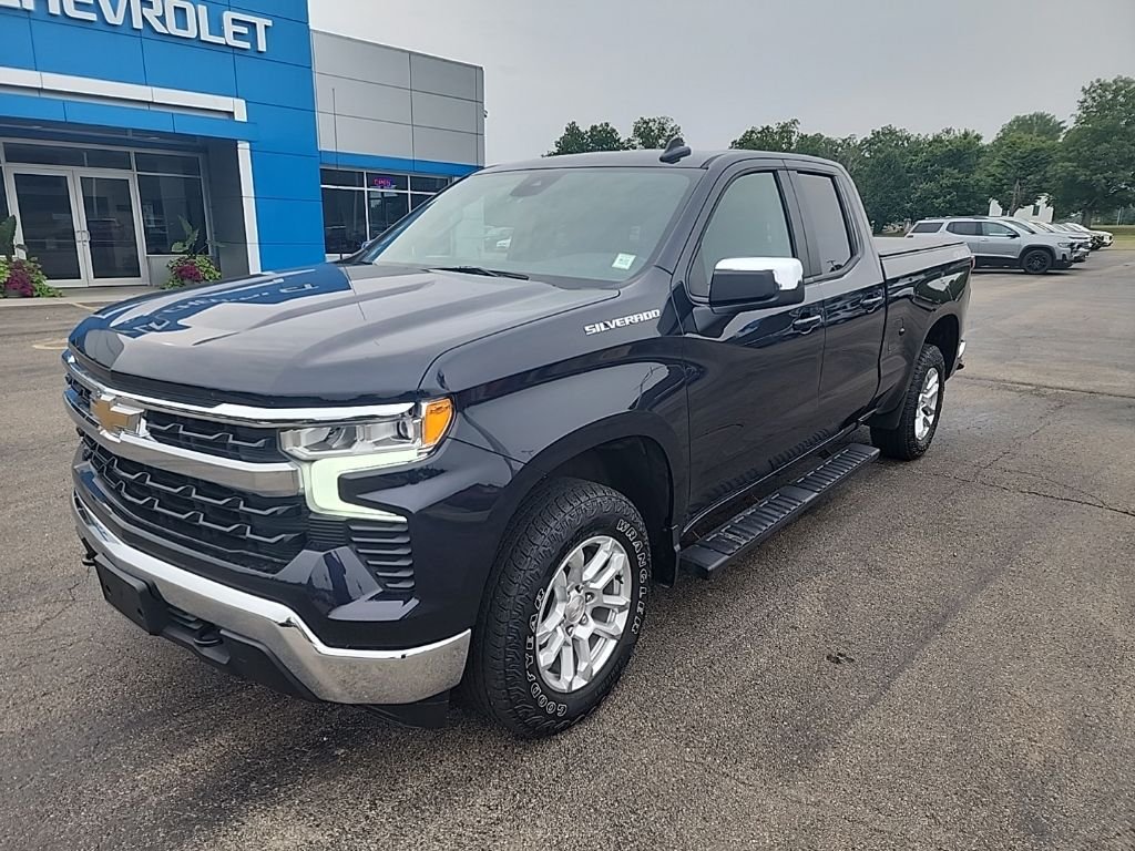 Used 2023 Gray Chevrolet LT image 3