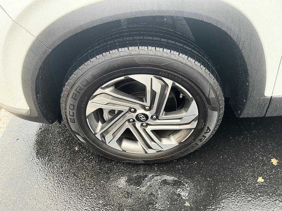 Used 2023 White Hyundai SEL image 11
