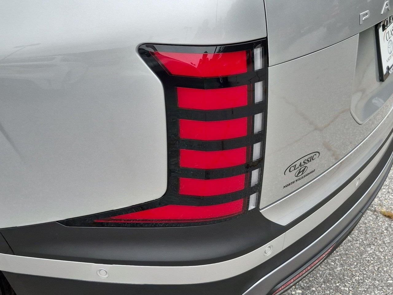 New 2027 Shimmering Silver Hyundai SEL Premium FWD image 11