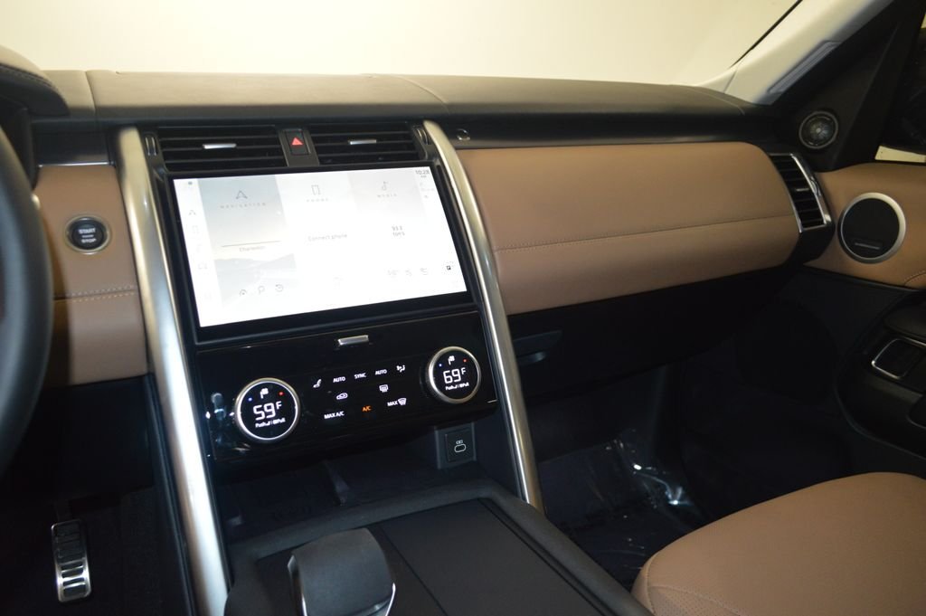 Used 2025 Gray Land Rover Metropolitan Edition image 25