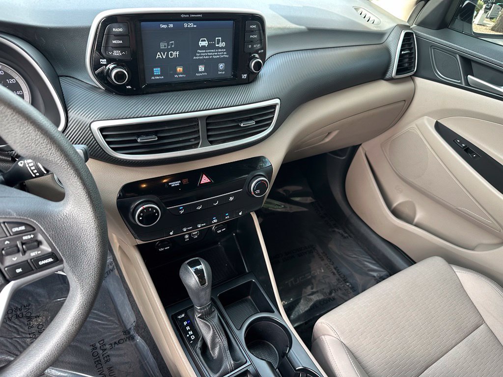 Used 2019 White Hyundai Value image 8