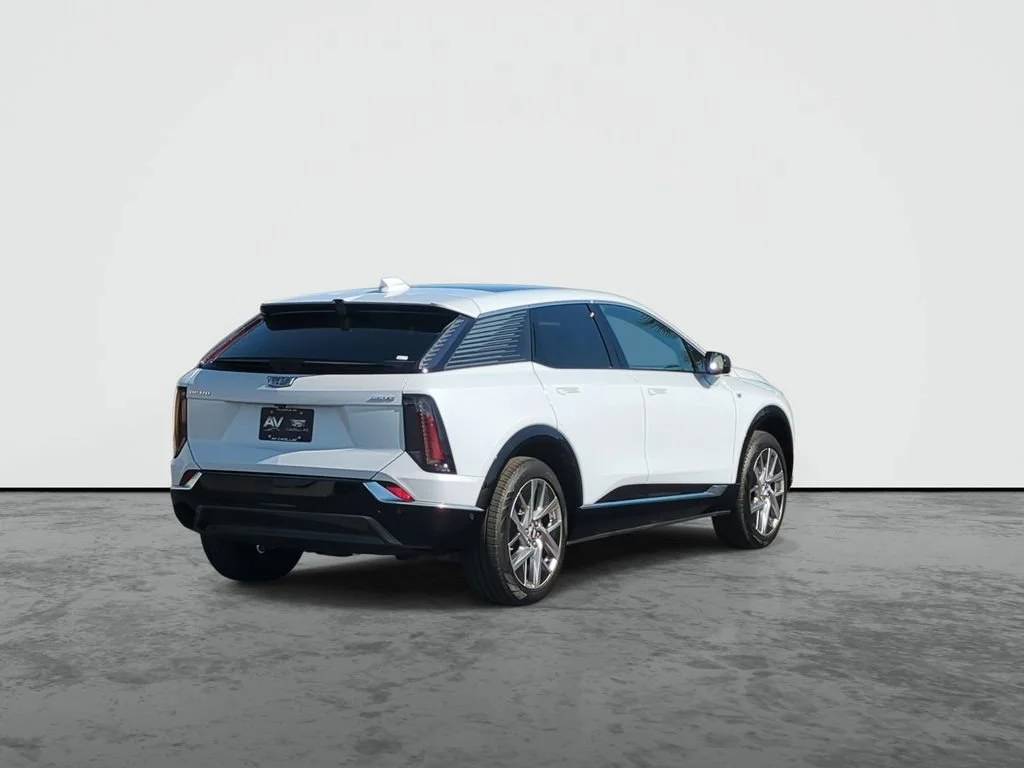 2026 Cadillac OPTIQ Luxury - Photo 8