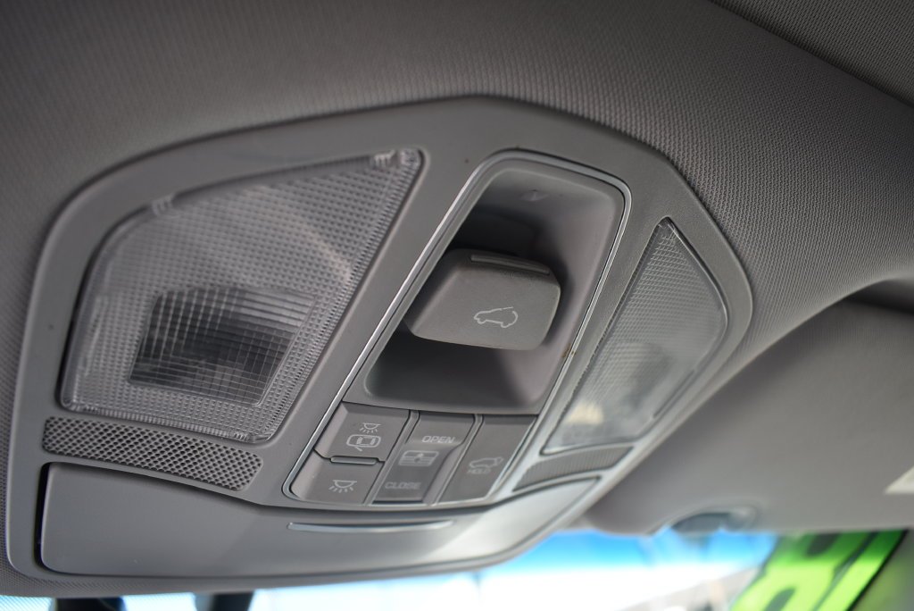 Used 2018 White Hyundai 2.4 Base image 41