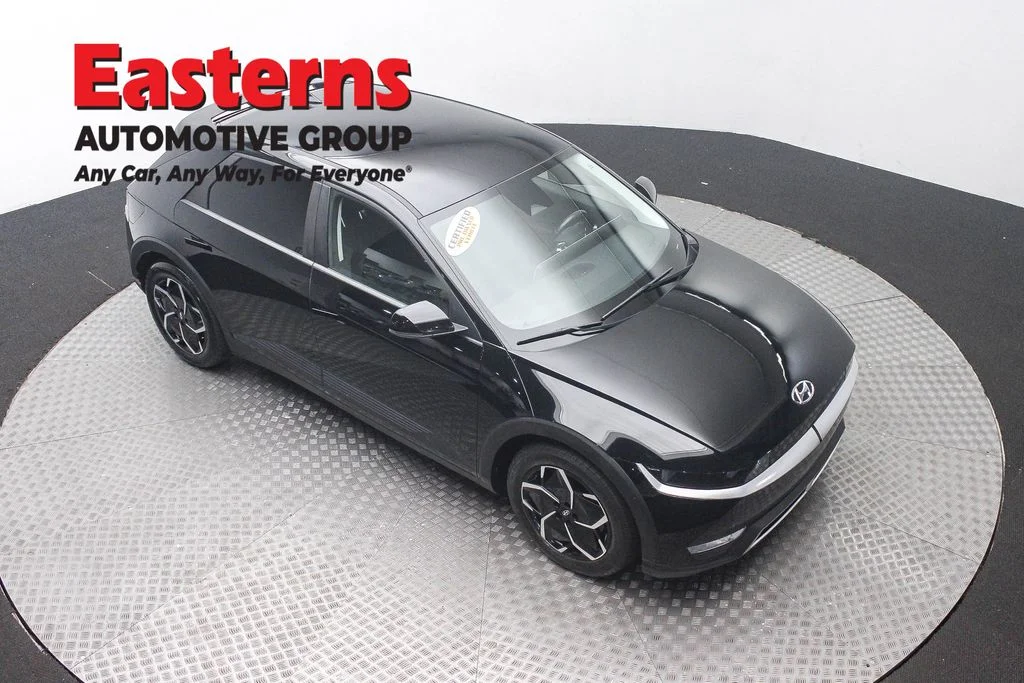 Used 2024 Black Hyundai SEL image 3