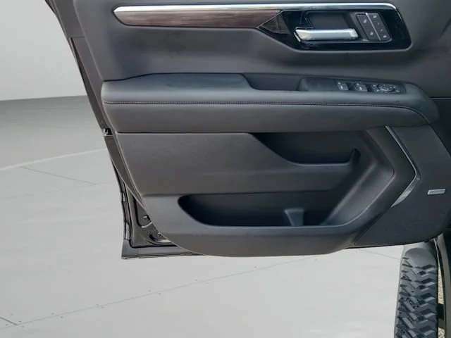 New 2026 Black Chevrolet Z71 image 21