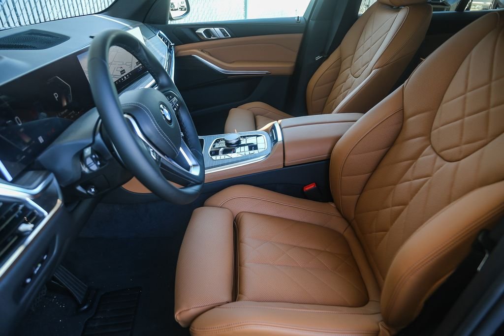 New 2026 Black Sapphire Metallic BMW xDrive40i image 13