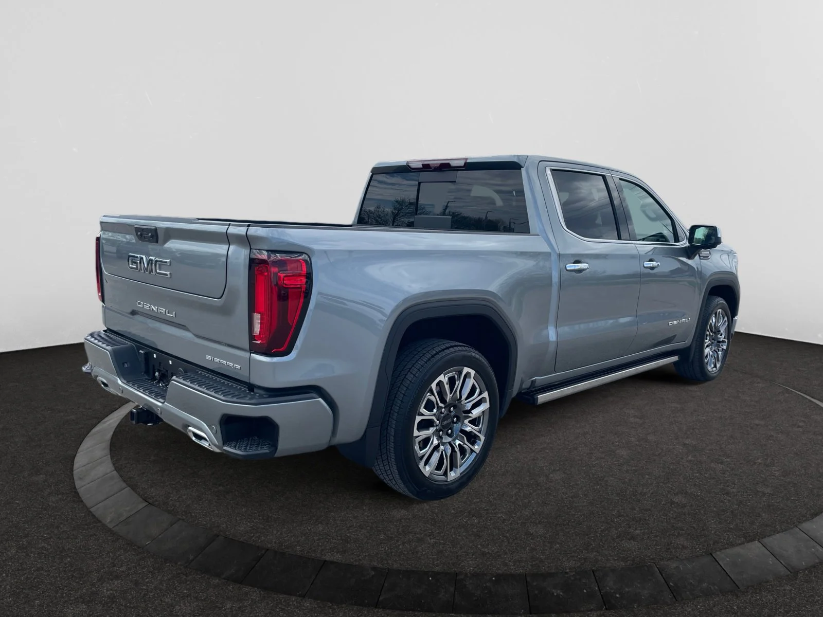 Used 2024 Gray GMC Denali Ultimate Crew Cab image 5