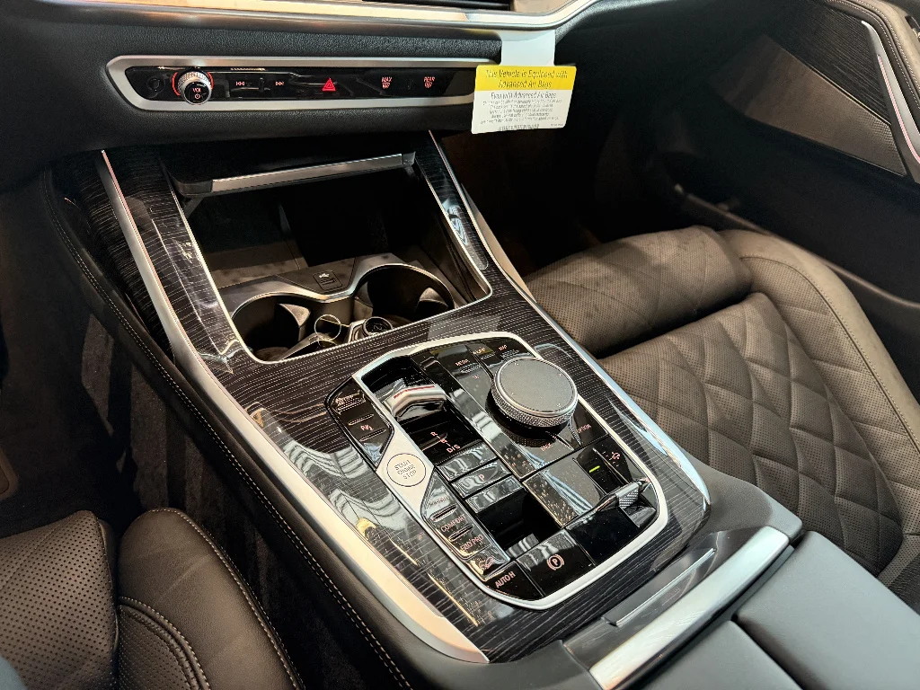 2027 BMW X7 40i - Photo 10