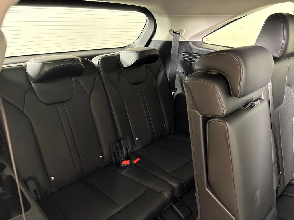 New 2026 Ivory Silver Kia S image 21