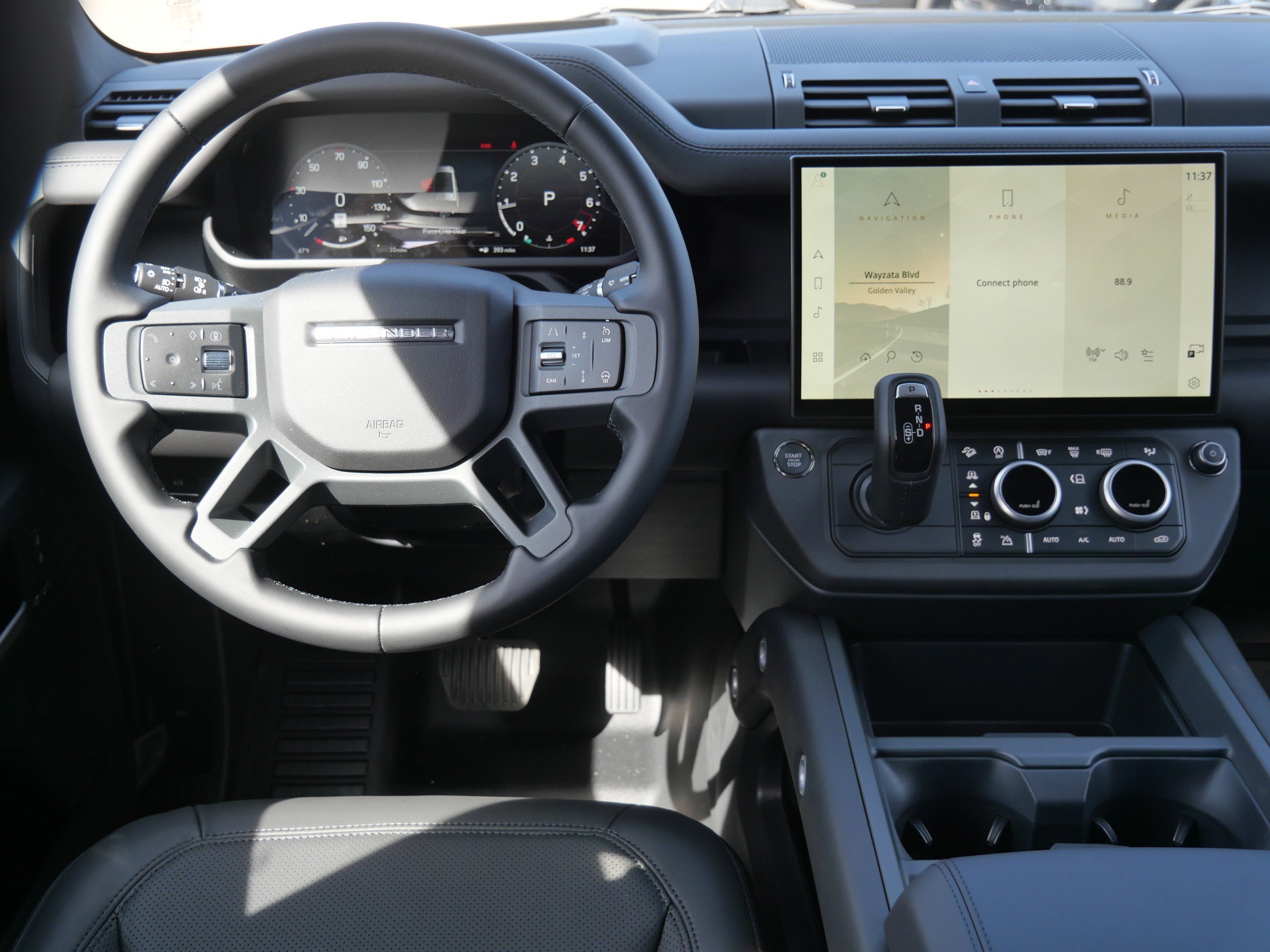 New 2026 Santorini Black Land Rover X-Dynamic SE image 9