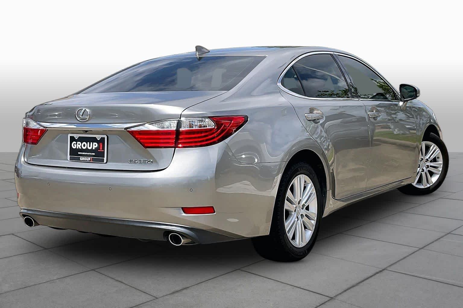 Used 2015 Atomic Silver Lexus  image 11