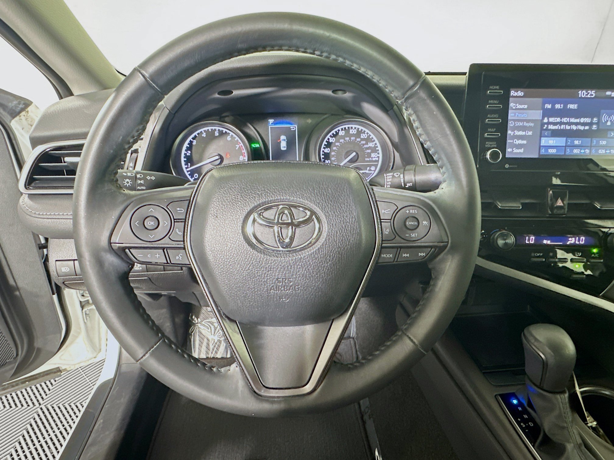 Used 2024 Ice Toyota SE image 15