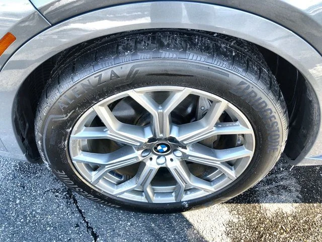 Used 2025 Gray BMW xDrive40i image 10