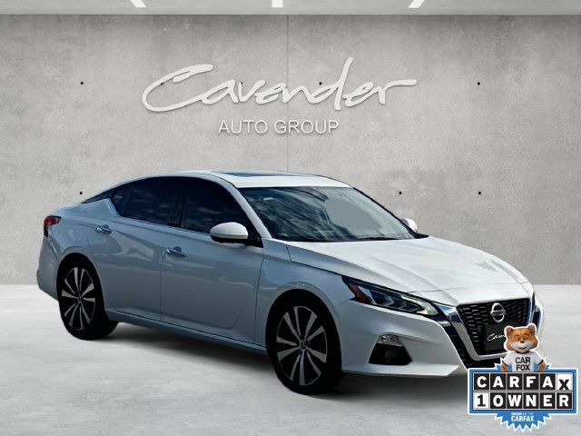 Used 2019 White Nissan 2.5 Platinum image 2