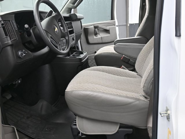 2024 Chevrolet Express Passenger LT - Photo 9