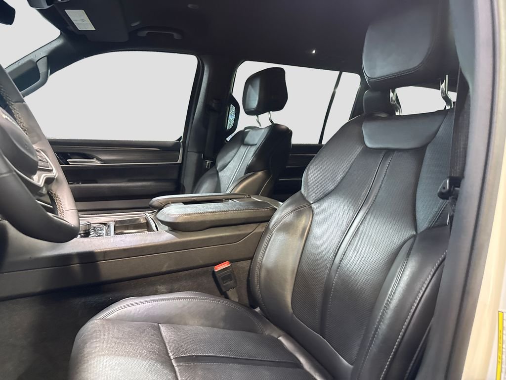 Used 2024 White Jeep Series II image 6