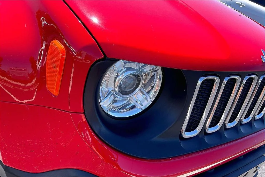 Used 2018 Red Jeep Latitude image 28