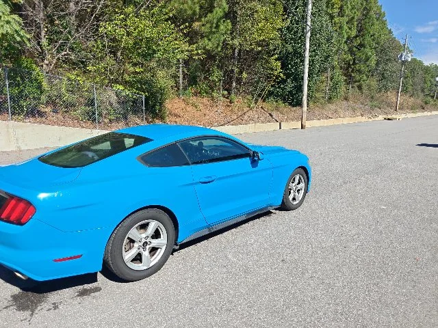 Used 2017 Blue Ford V6 image 3