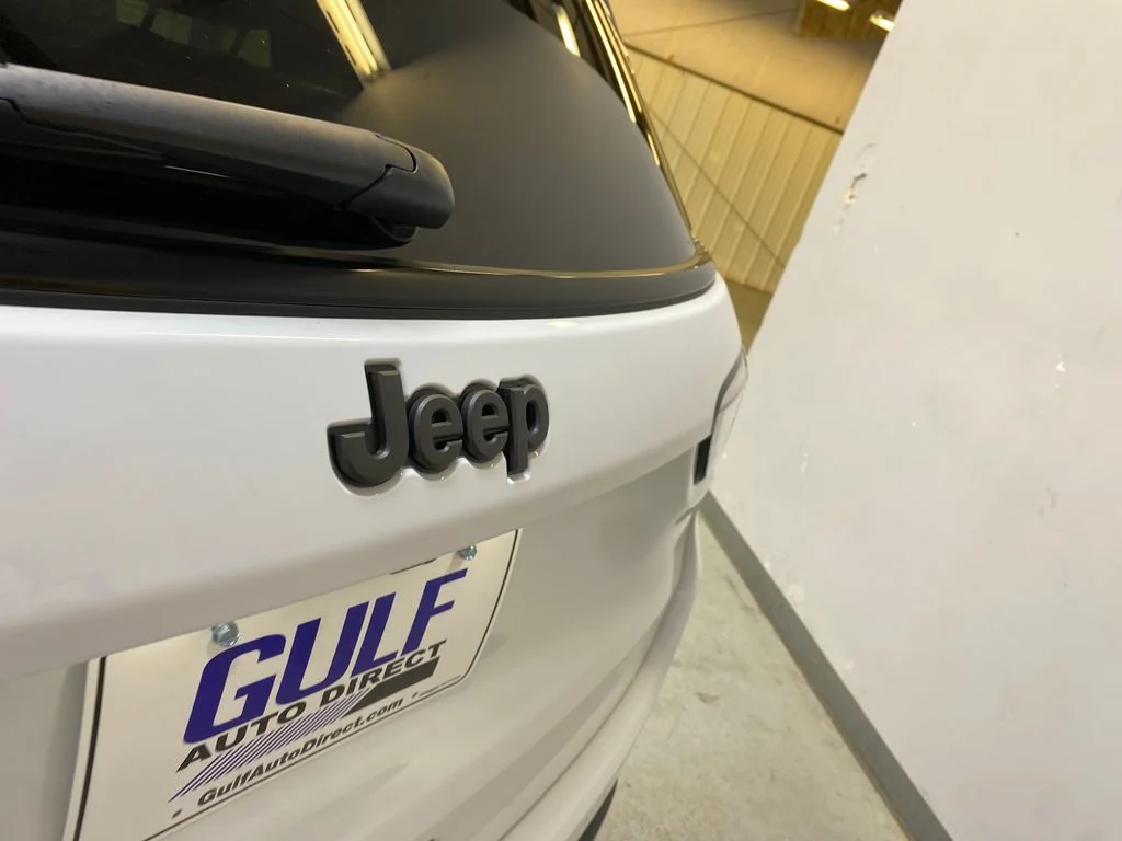 Used 2026 White Jeep Latitude image 17