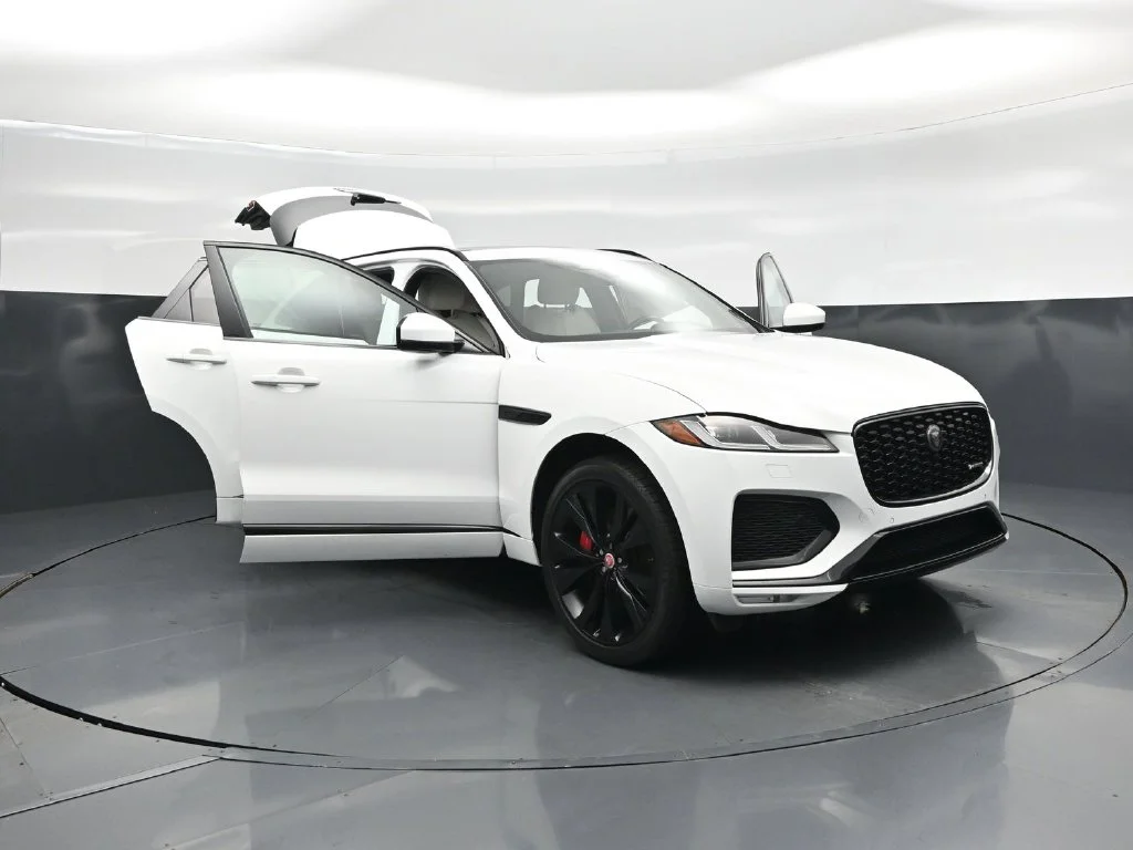 Used 2023  Jaguar P400 R-Dynamic S image 28