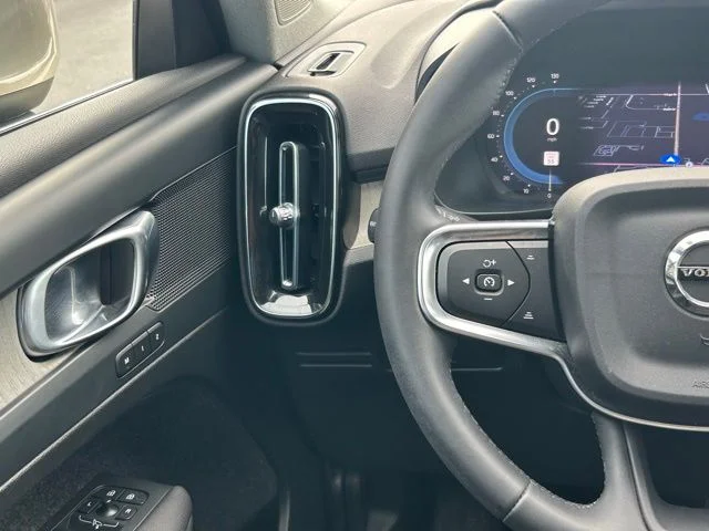 2023 Volvo XC40 Plus - Photo 14
