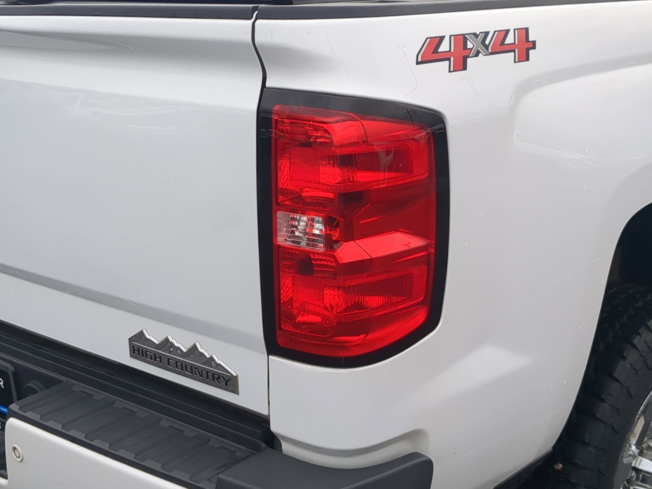 Used 2019 SUMMIT WHITE Chevrolet High Country image 11