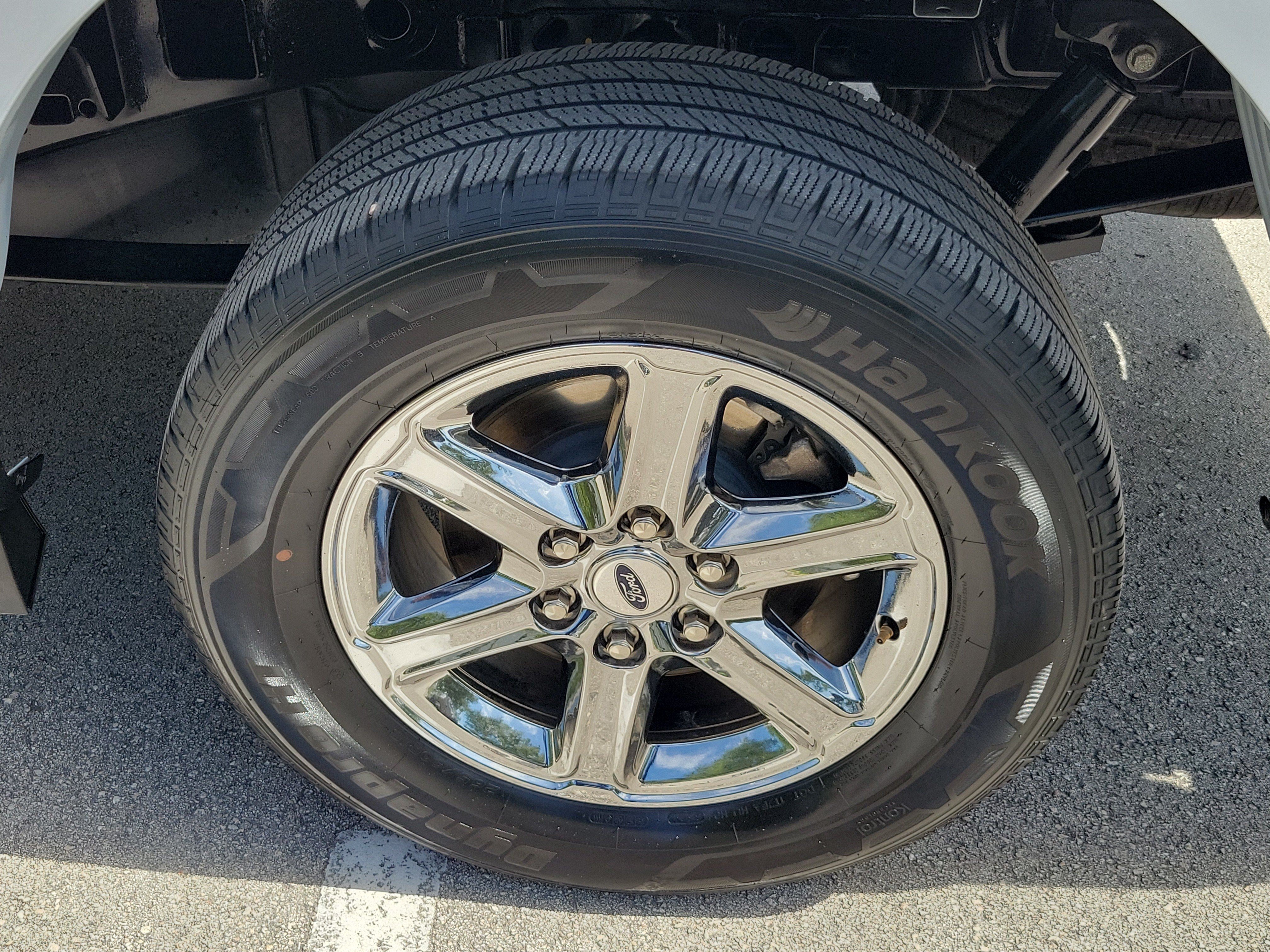 Used 2025 Agate Black Metallic Ford XLT image 8
