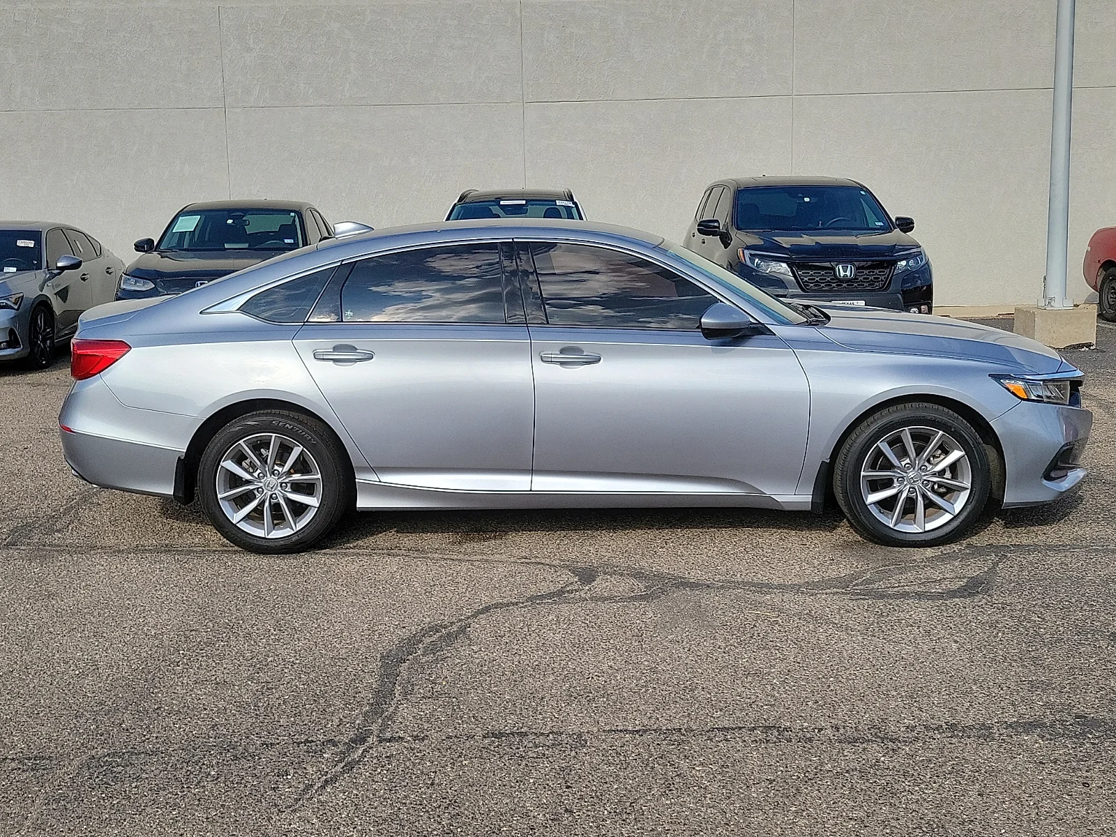 Used 2021 Lunar Silver Metallic Honda LX image 12