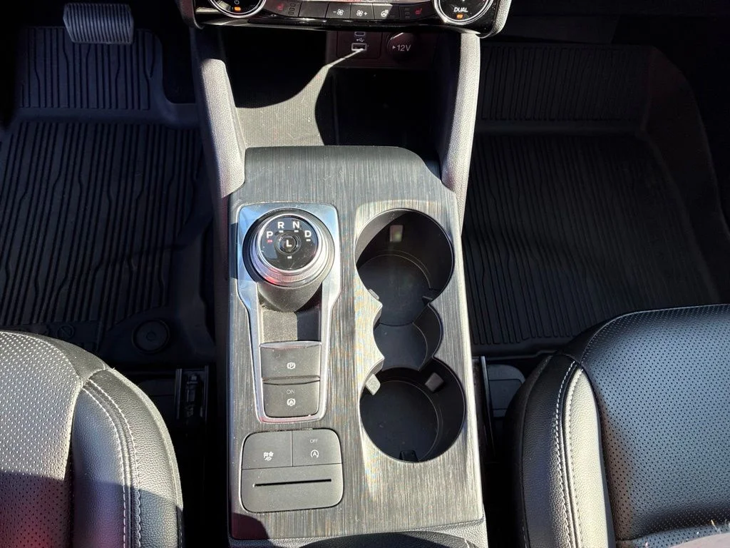 Used 2022 Red Ford SEL image 25