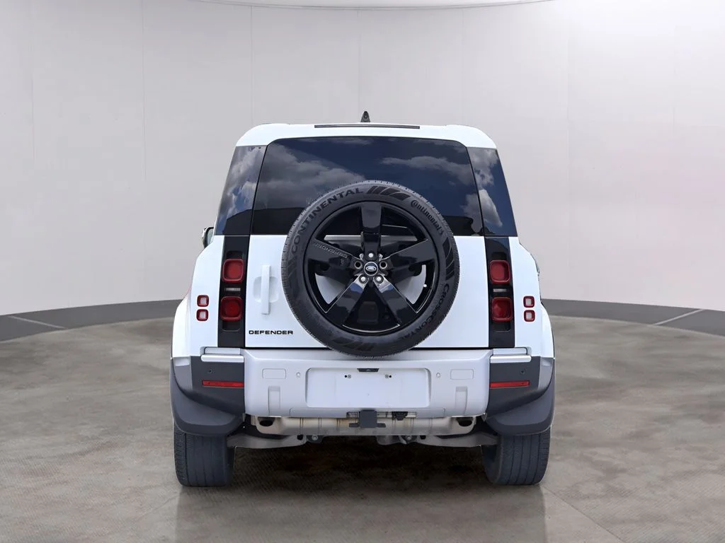 Used 2024 Fuji White Land Rover  image 6