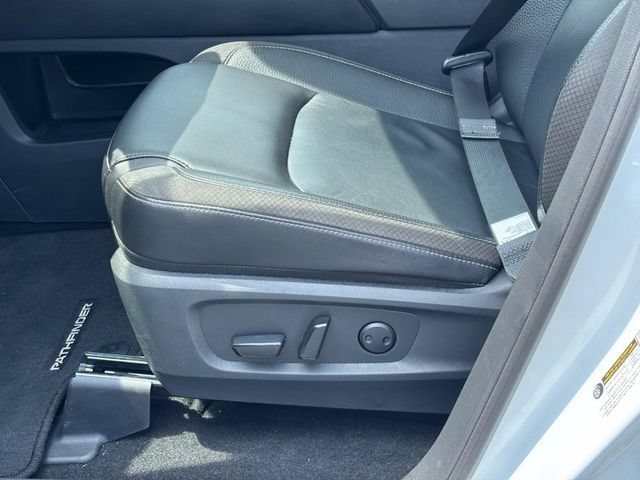 2025 Nissan Pathfinder SL - Photo 16