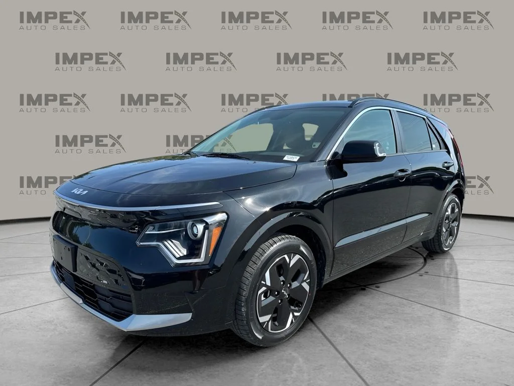 Used 2023 Black Kia Wind image 1