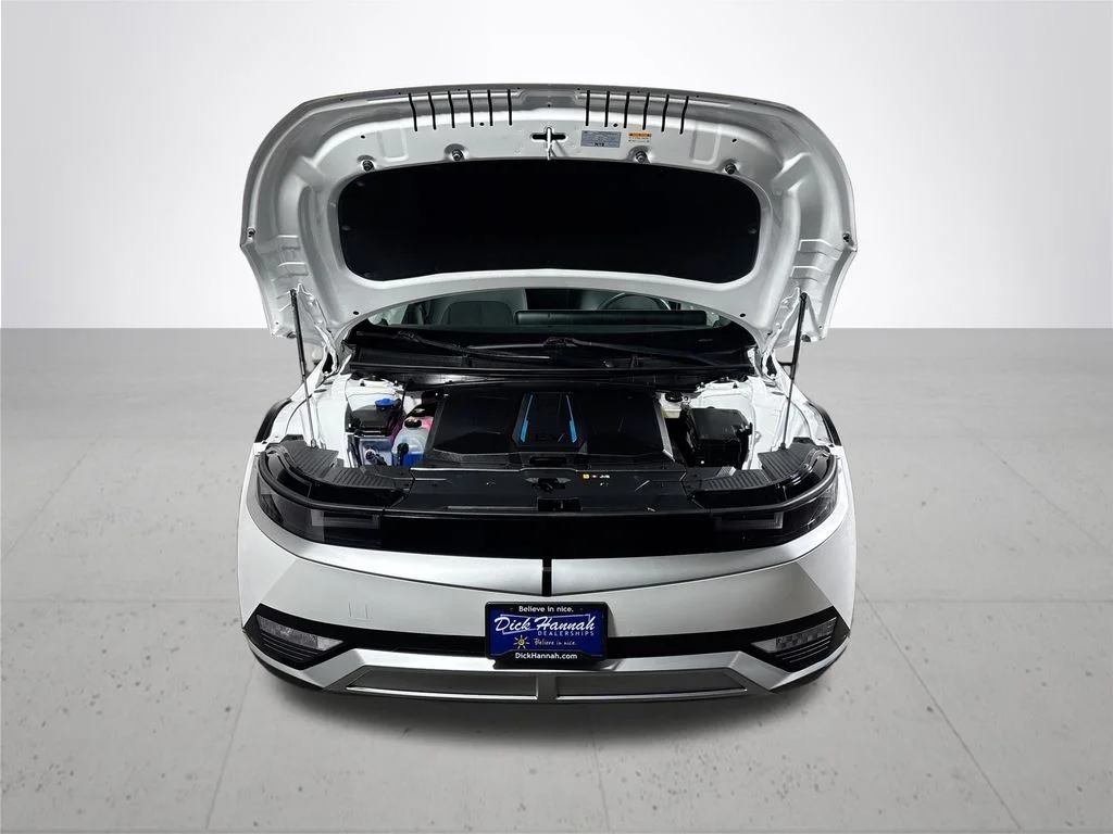 Used 2023 White Hyundai SE image 22
