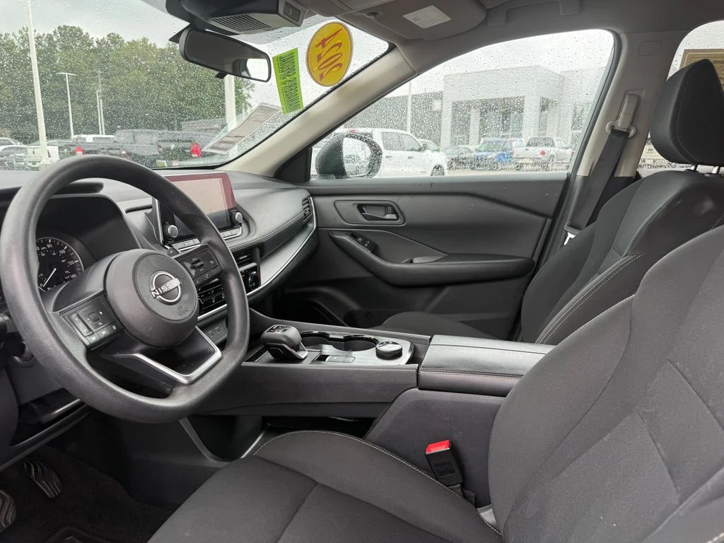 Used 2024 Silver Nissan S image 5